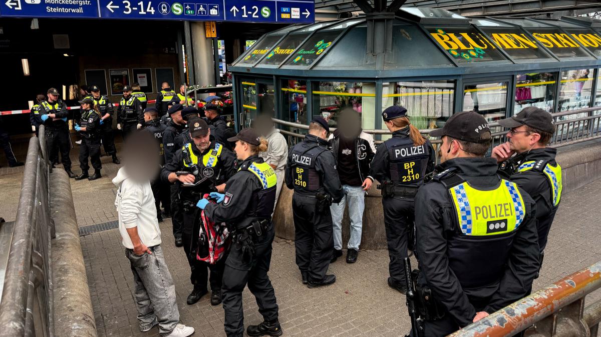 Kontrollen-nach-Messerattacke-So-viele-Waffen-wurden-am-Hamburger-Hauptbahnhof-gefunden