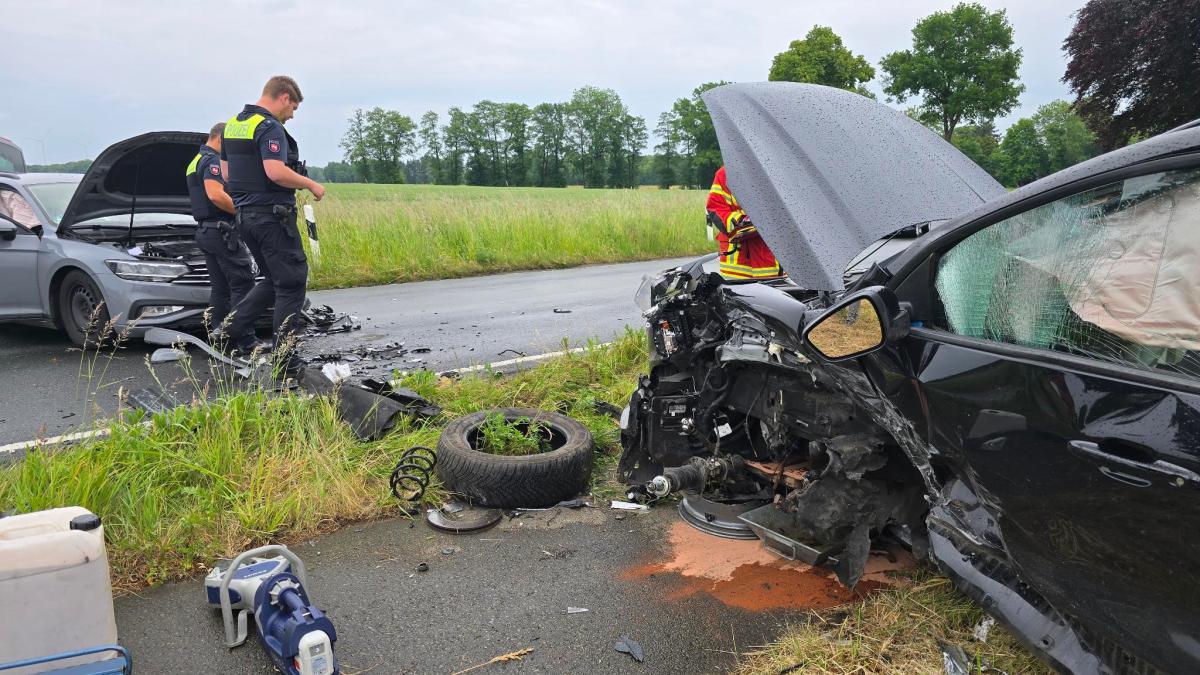 Unfall-auf-Dinklager-Stra-e-in-Badbergen-Auto-ger-t-in-den-Gegenverkehr