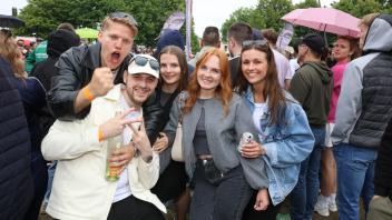 Viet-Fabian Freese (von links), Andreas Becker, Jana Lux, Hanna Nickels und Jacqueline Krzoska feierten bei der Flunkyball-WM in Elmshorn.