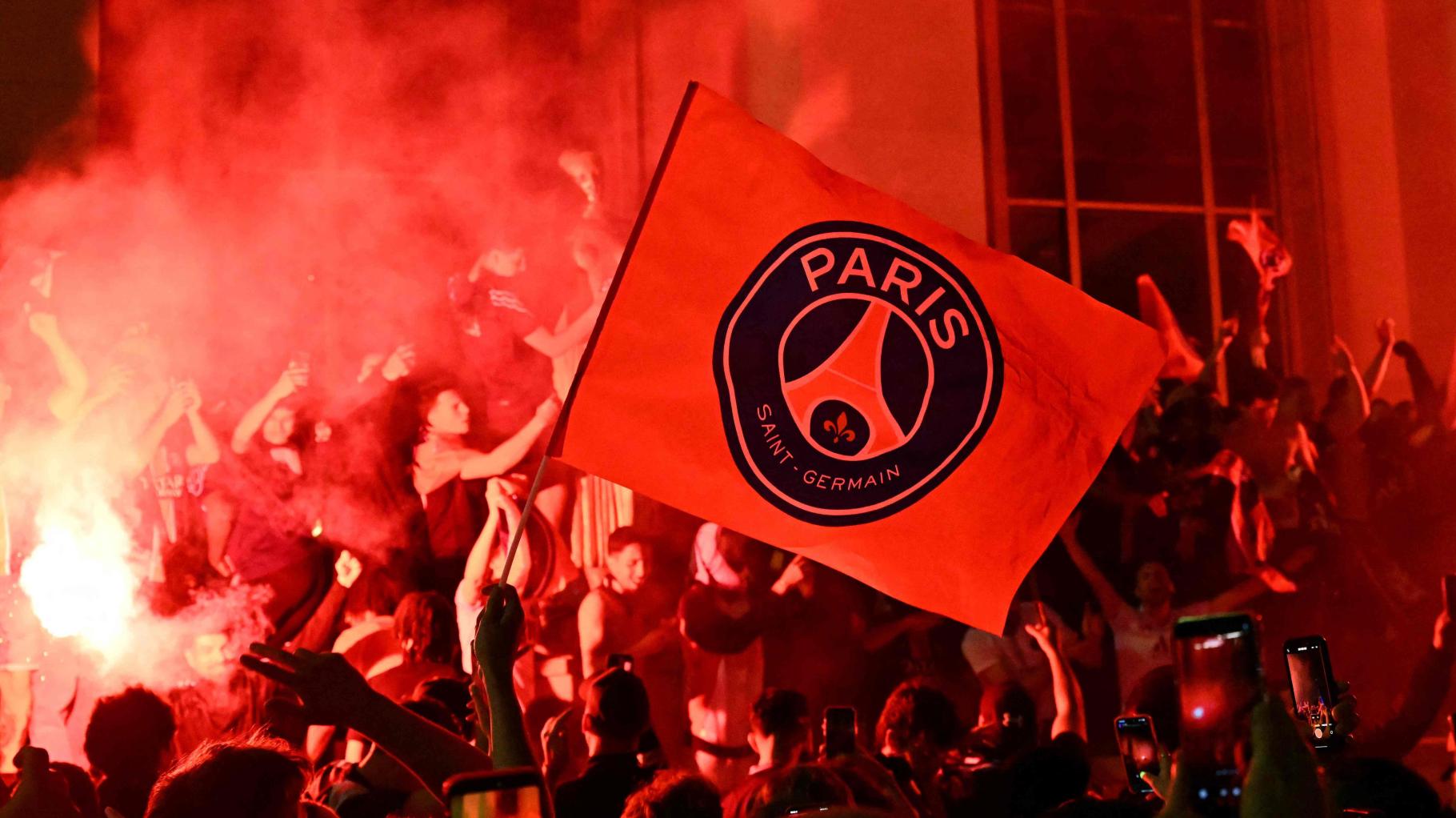 Gewalt überschattet PSG-Sieg: Auto rast in Menschen, 559 Festnahmen, zwei Tote