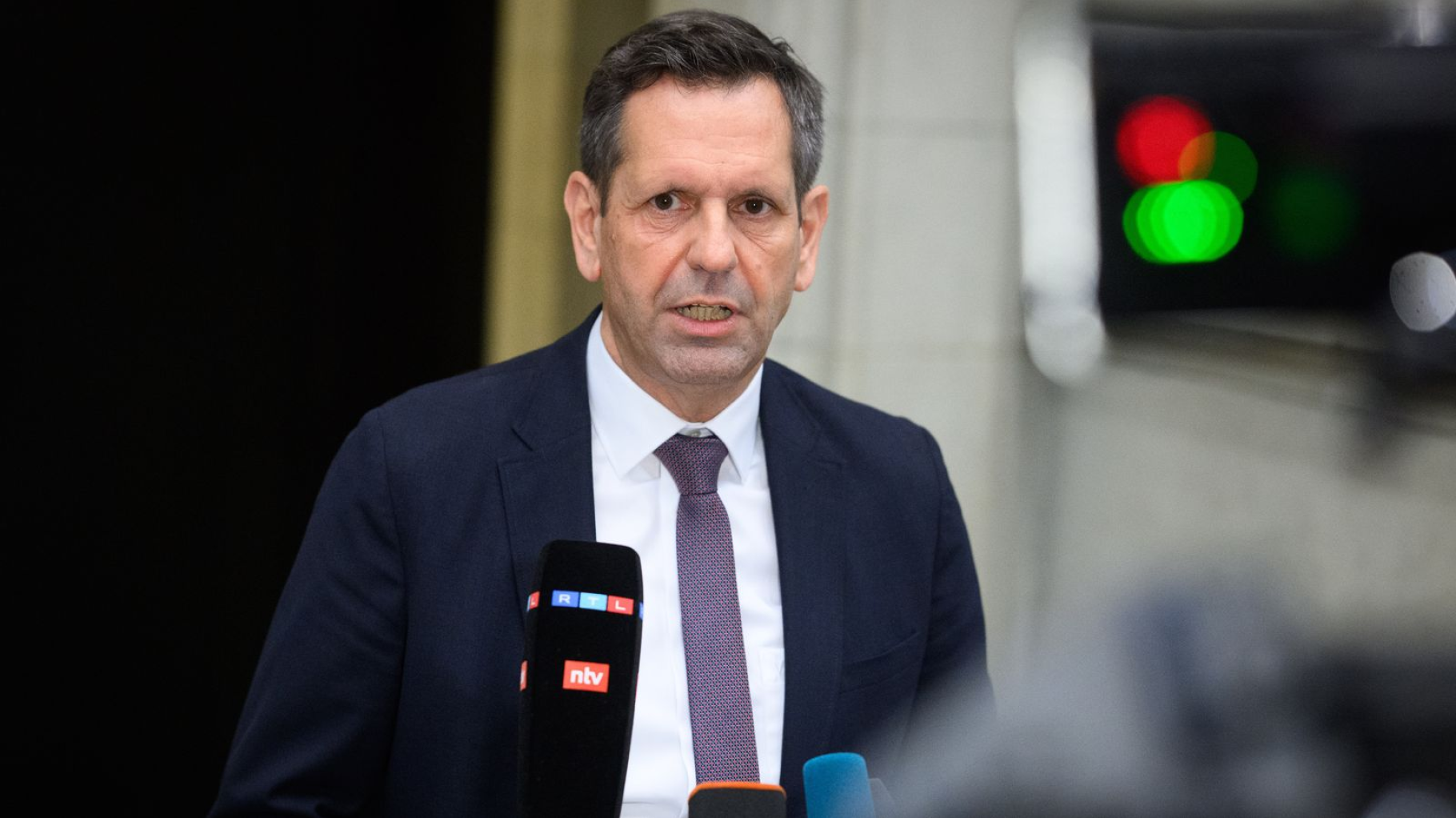 Unfall mit Dienstlimousine: Ministerpräsident Lies verletzt Radfahrer mit Autotür