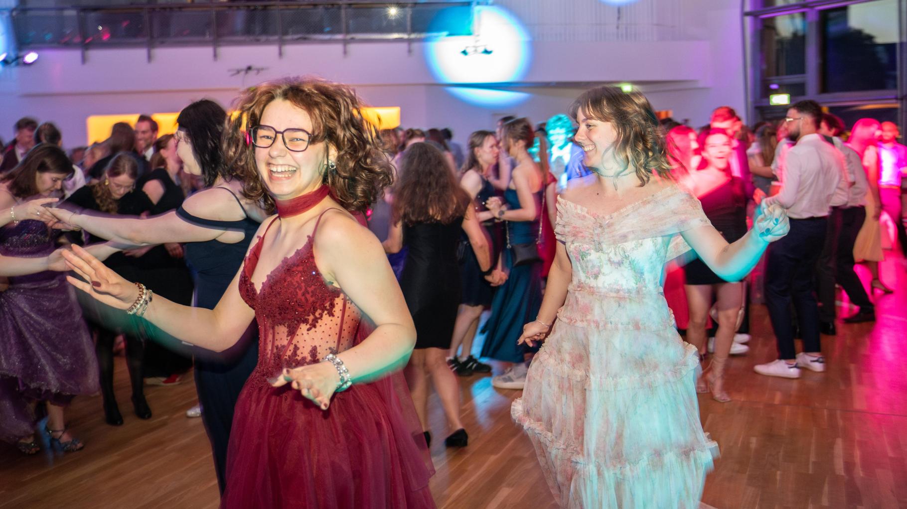 Uniball 2025: Glamouröse Nacht in der Osnabrückhalle in Bildern