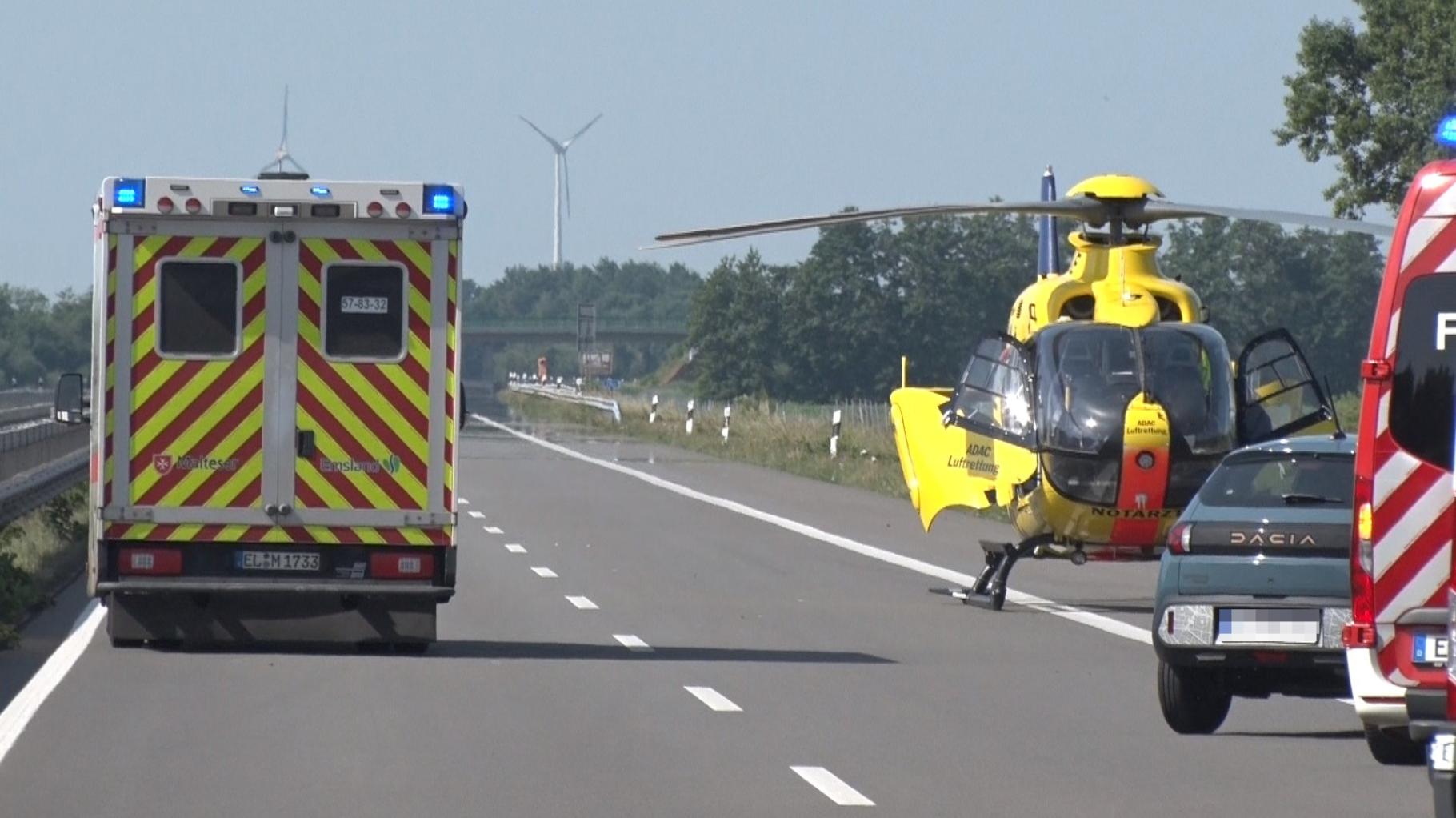 Mindestens drei Unfälle auf A31 verursacht – Autofahrer bei Rhede lebensgefährlich verletzt
