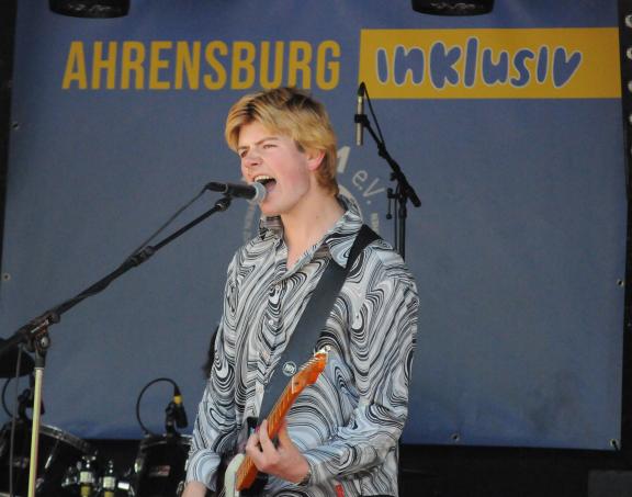 Stadtfest Ahrensburg -auftakt auf Derinklusionsbühne