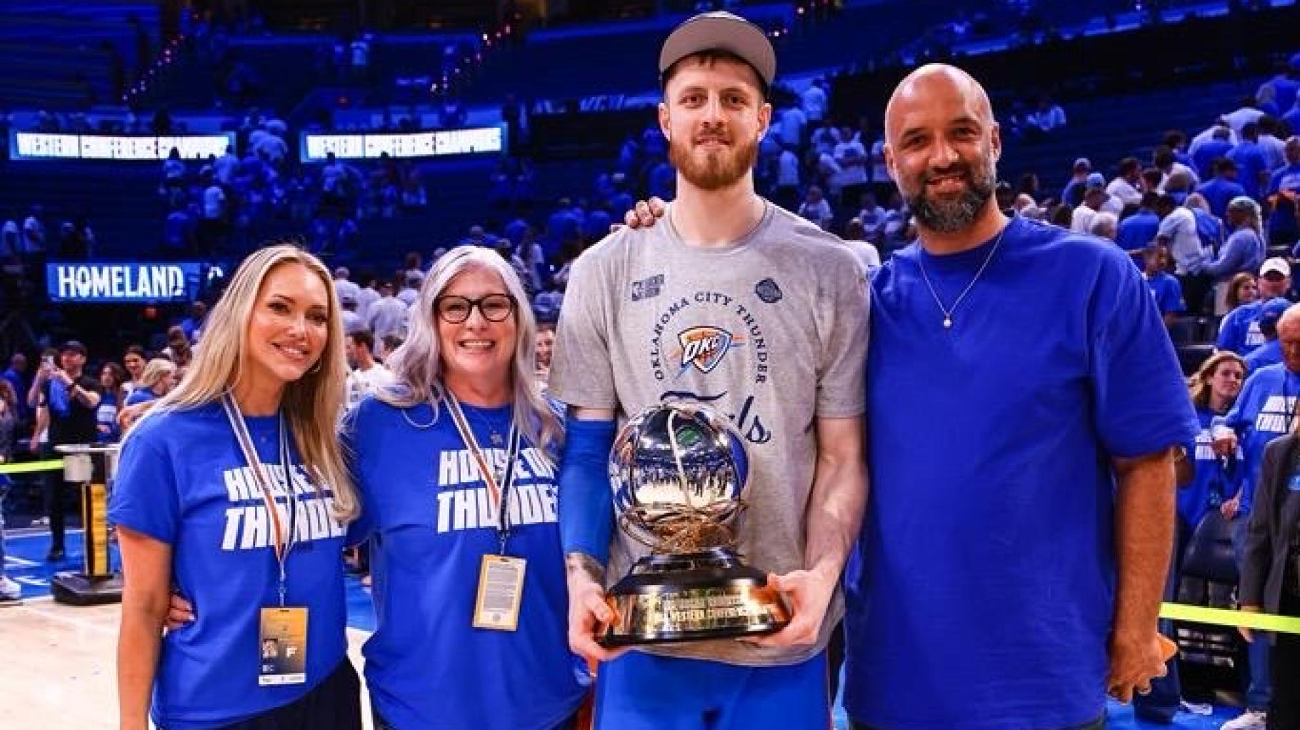 NBA-Star Hartenstein kurz vor Gewinn des NBA-Titels - und Vater Florian ist hautnah dabei