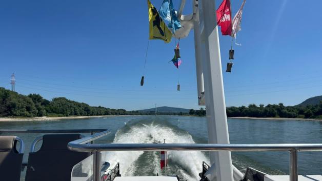 Wycieczka promowa Dunaju była kolejną atrakcją jej krótkiej wycieczki w poniedziałek, 30 czerwca. Wycieczka promowa Dunaju była kolejną atrakcją jej krótkiej wycieczki w poniedziałek, 30 czerwca.