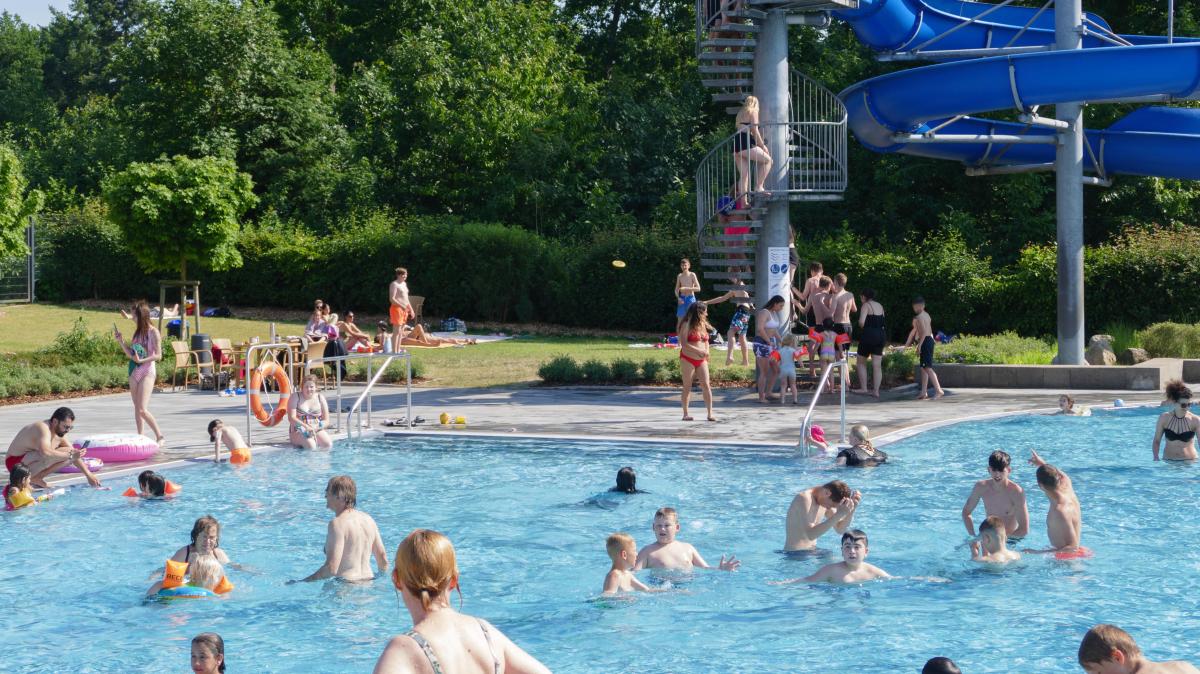 Großer Andrang am Ganderkeseer Freibad zwingt zu Stop-and-go