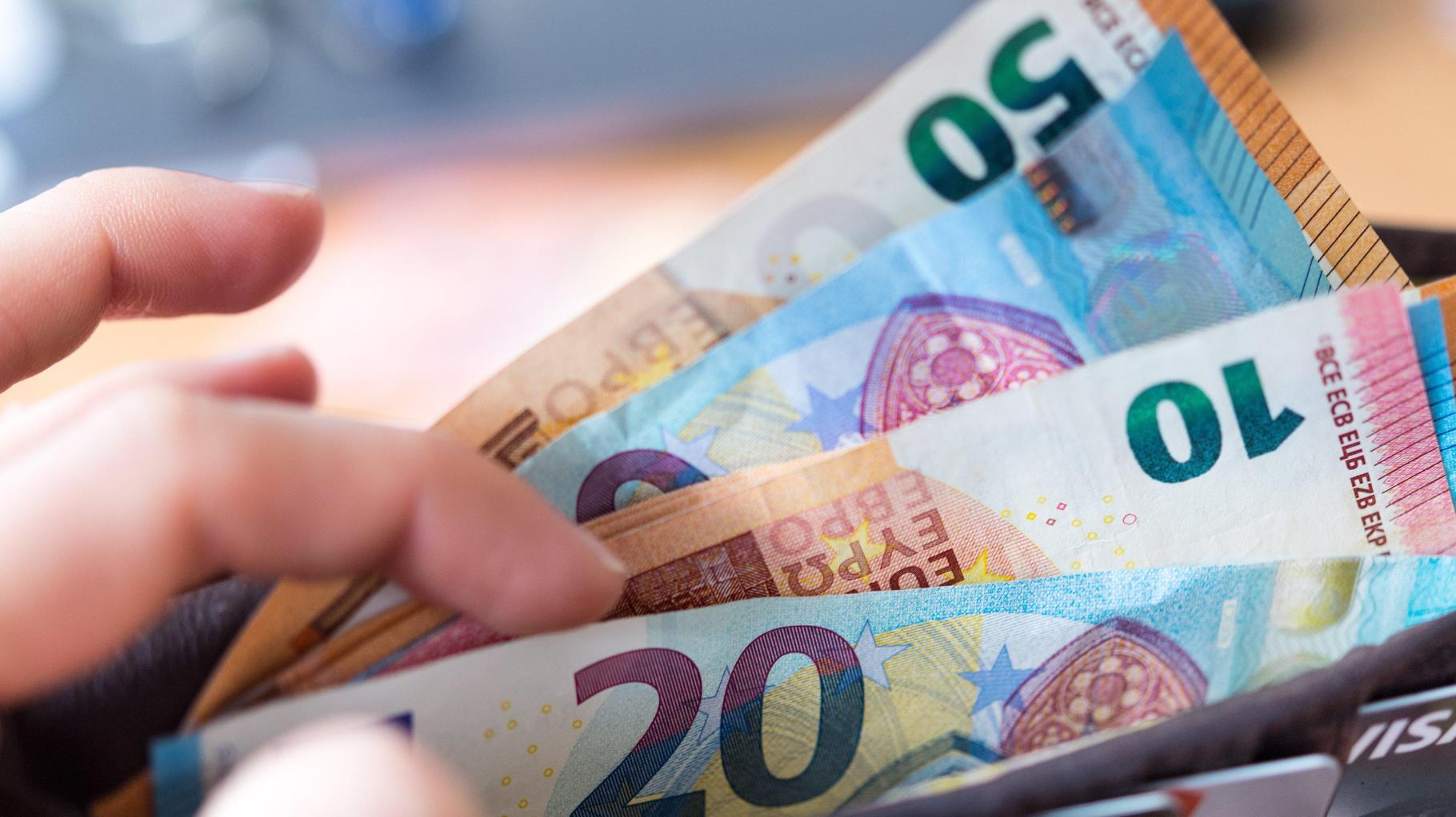 Mehr Geld für niedersächsische Beamte? Diese Entscheidung könnte teuer werden