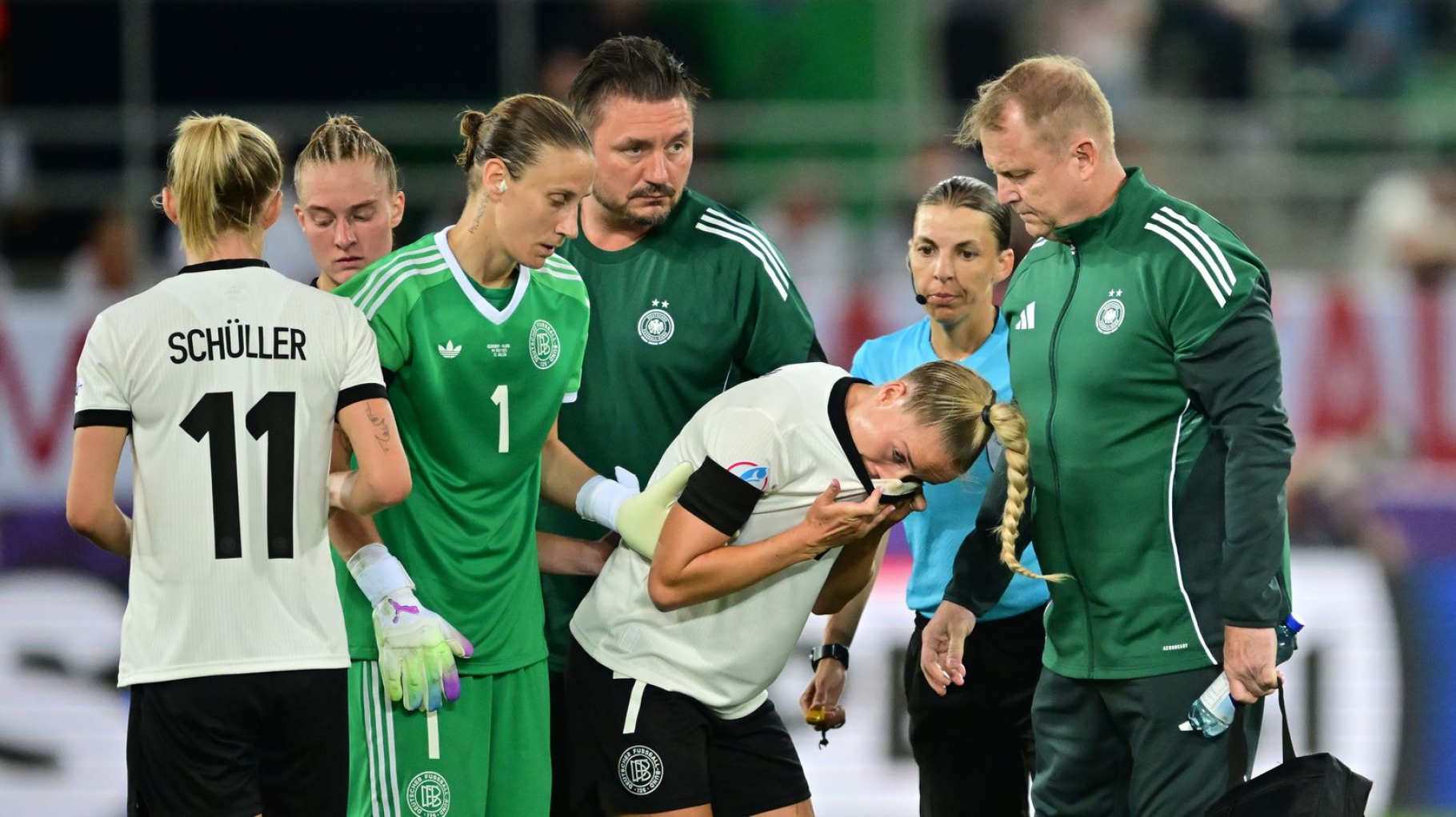 Sorge um Kapitänin: Giulia Gwinn bei EM-Auftakt unter Tränen ausgewechselt