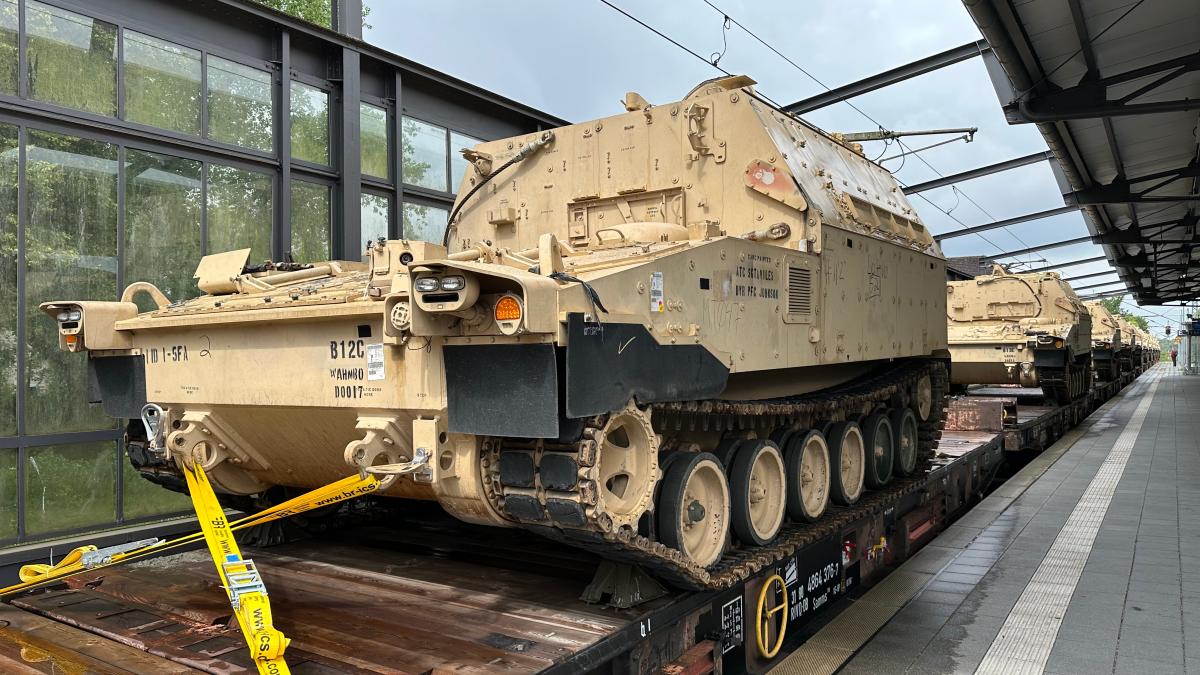 Durch Panzer oder Vogelschlag: Oberleitungsstörung beeinträchtigt ...