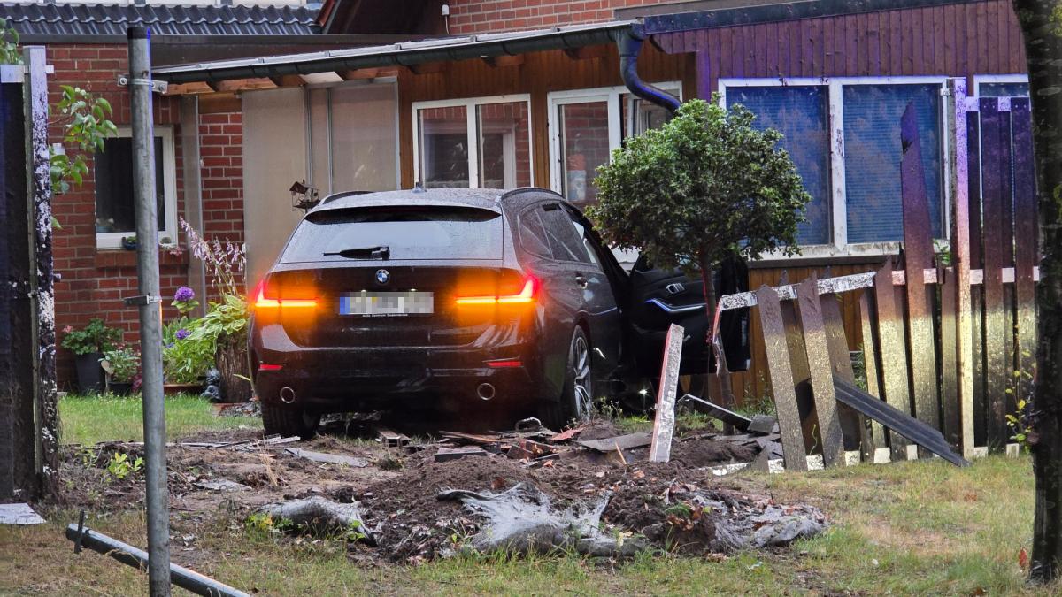 18-J-hriger-verliert-Kontrolle-ber-Auto-und-rast-in-Wintergarten-in-Essen-Oldenburg-