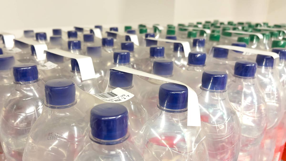 R-ckruf-bei-Edeka-und-Netto-Mineralwasser-mit-Keimen-belastet