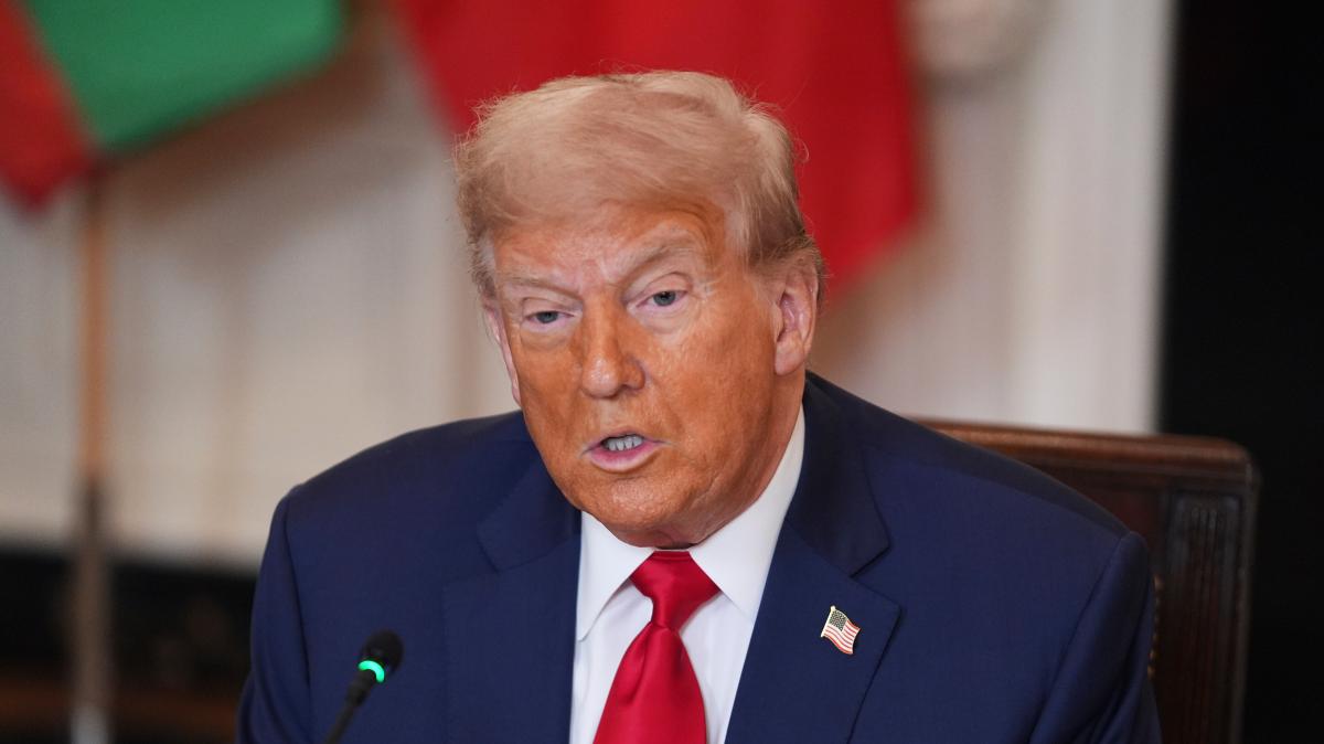 Embarrassing faux pas: Trump praises Liberia's president for his ...