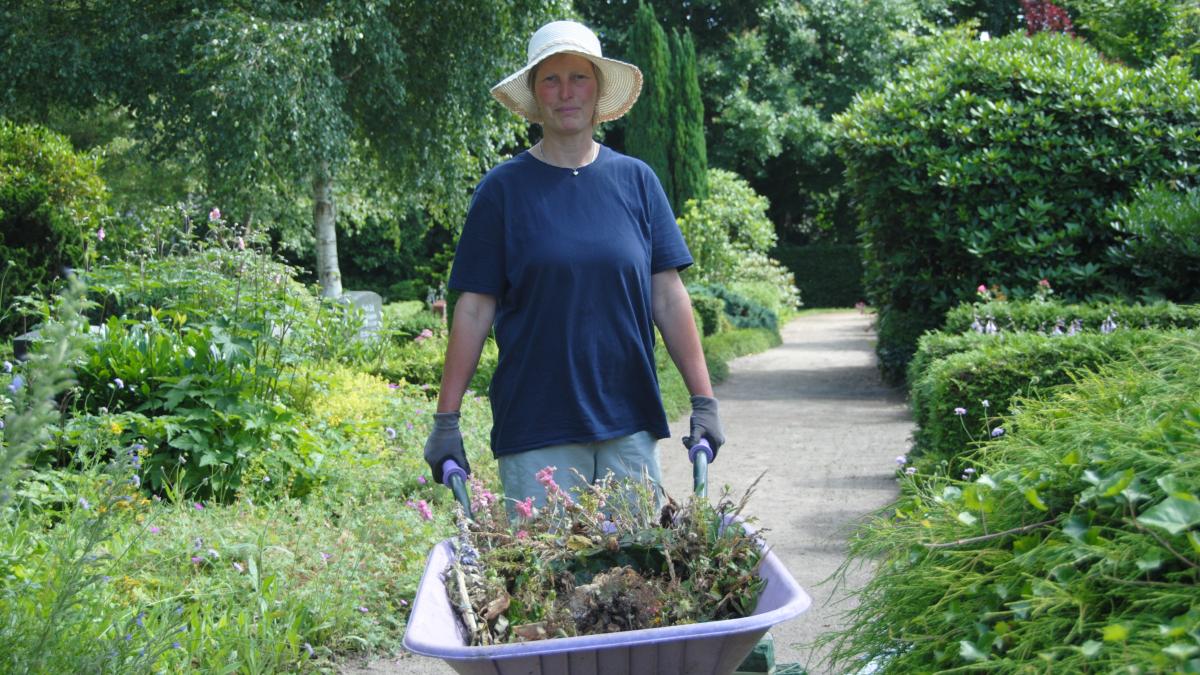 Weniger Särge, mehr Urnen: Wie sich der Friedhof Hohenfelde wandelt und was dahinter steckt