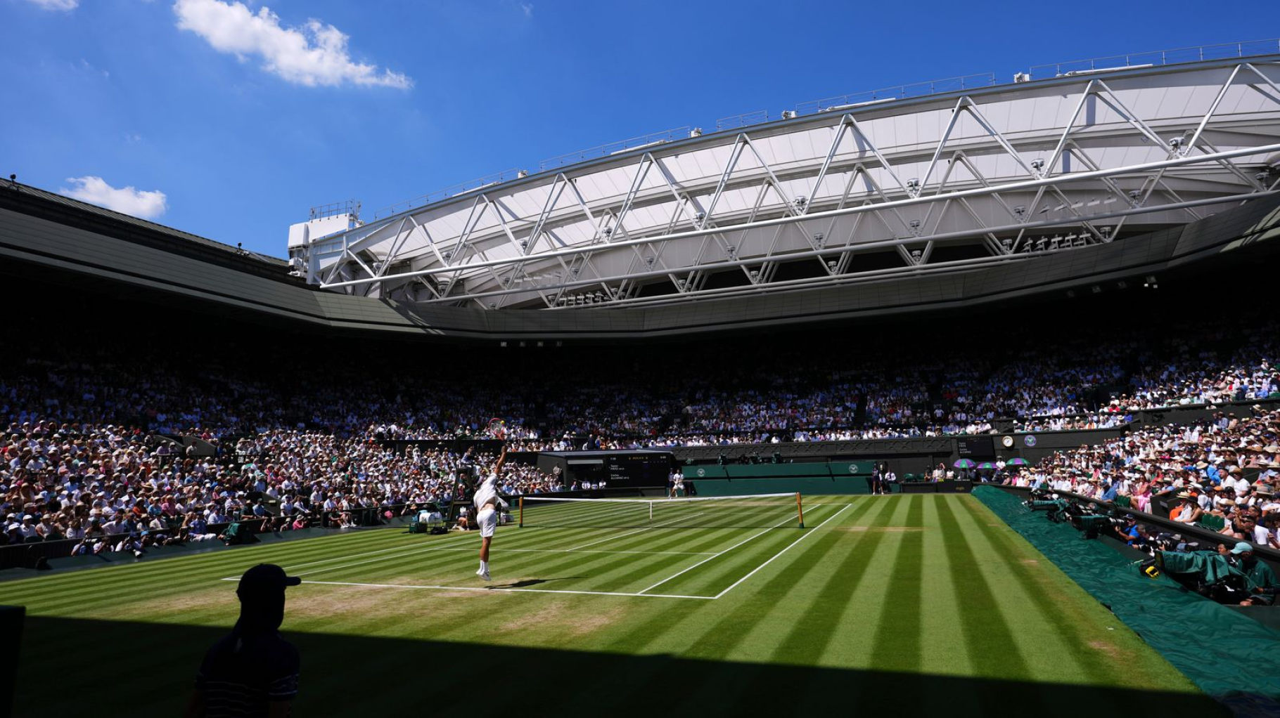 Hitze in Wimbledon bekommt Fans nicht: Medizinischer Notfall bei Halbfinale von Alcaraz