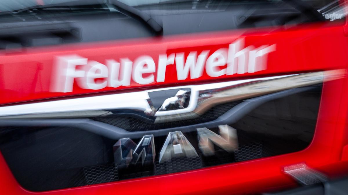 Brennendes-Auto-auf-A1-Fahrbahn-nahe-Neuenkirchen-V-rden-betroffen