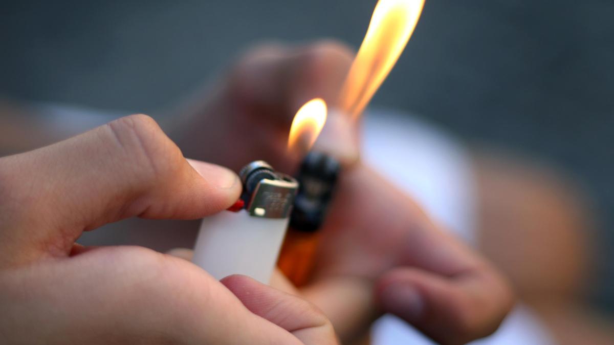 Brandanschlag-Unbekannter-T-ter-legt-Feuer-an-Polizeigeb-ude-in-Osnabr-ck-Hafen