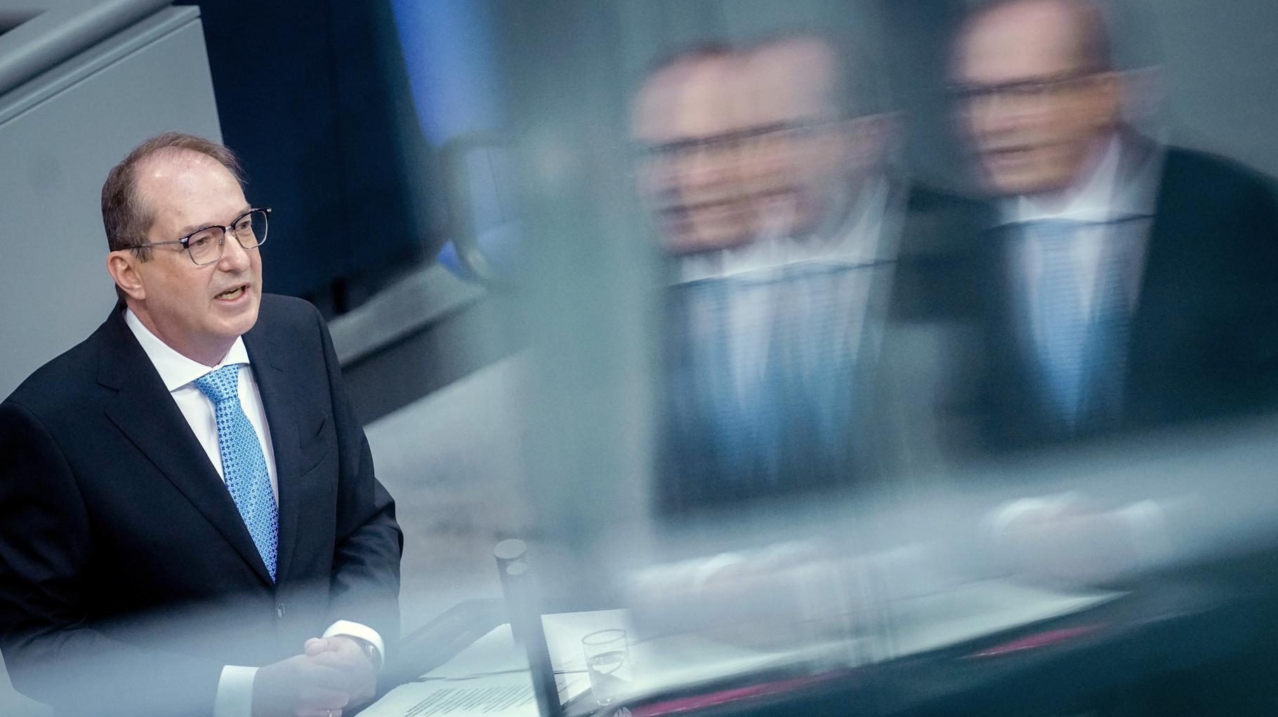 Dobrindt schickt ersten Abschiebeflug nach Afghanistan