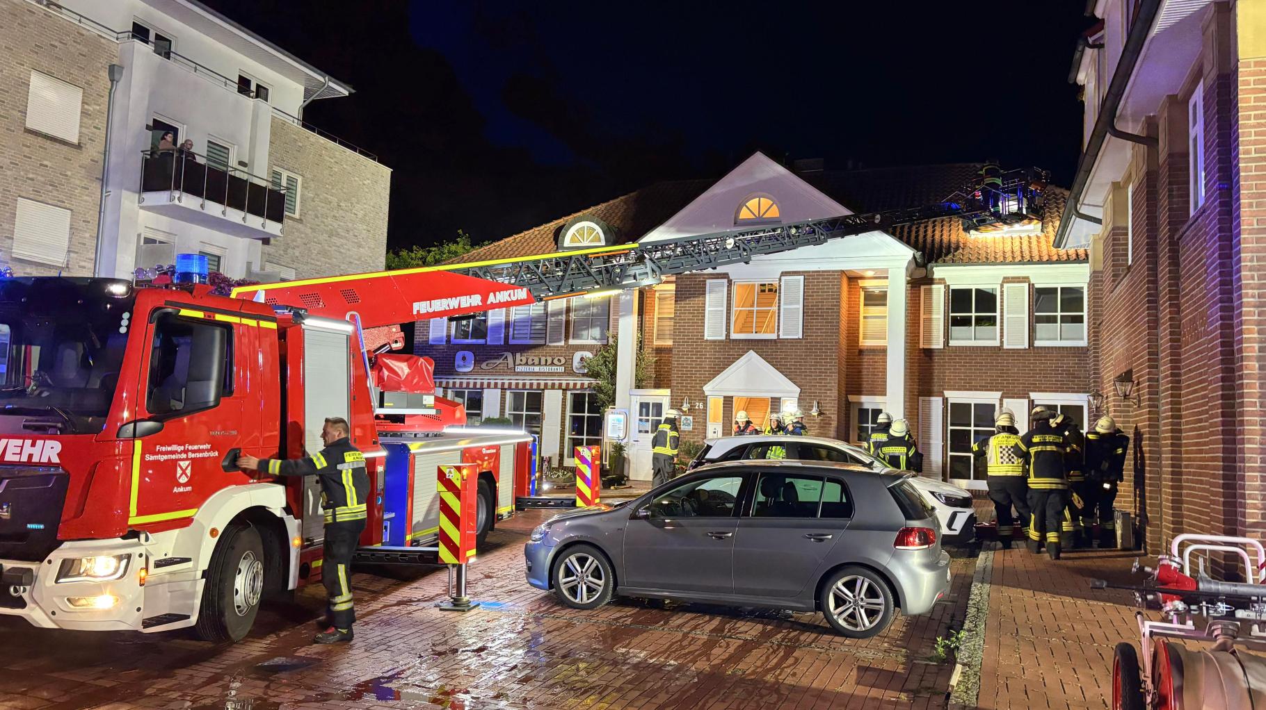 Požara v Nemčiji: V Bersenbrücku rešena pogrešana oseba, v Billstedtu gasilec v prostem času rešil žensko