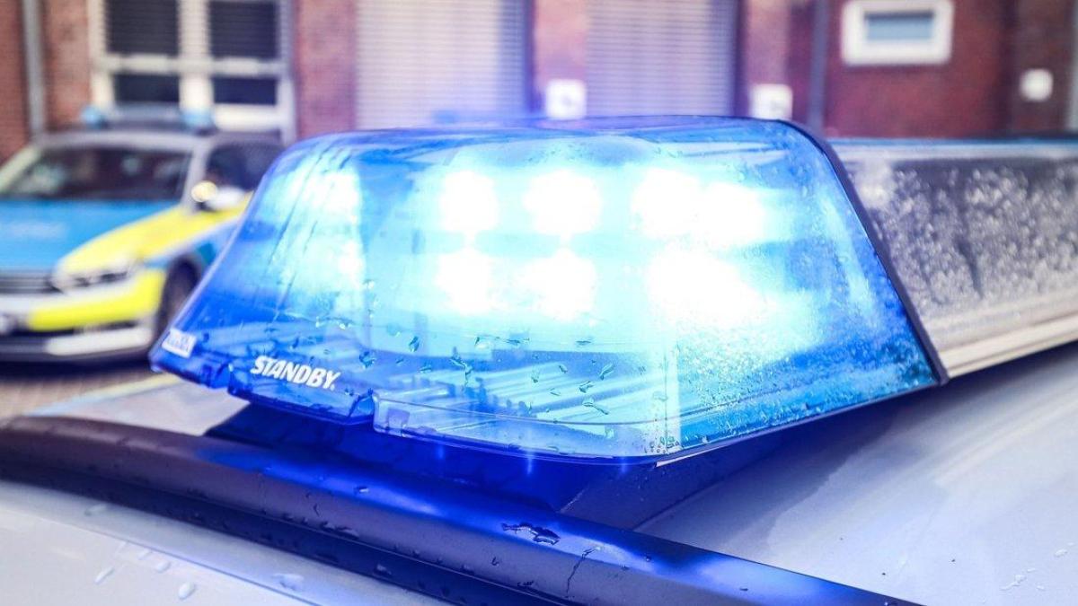 Unfall auf der A28 bei Hasbruch: Lastwagen verliert Anhänger