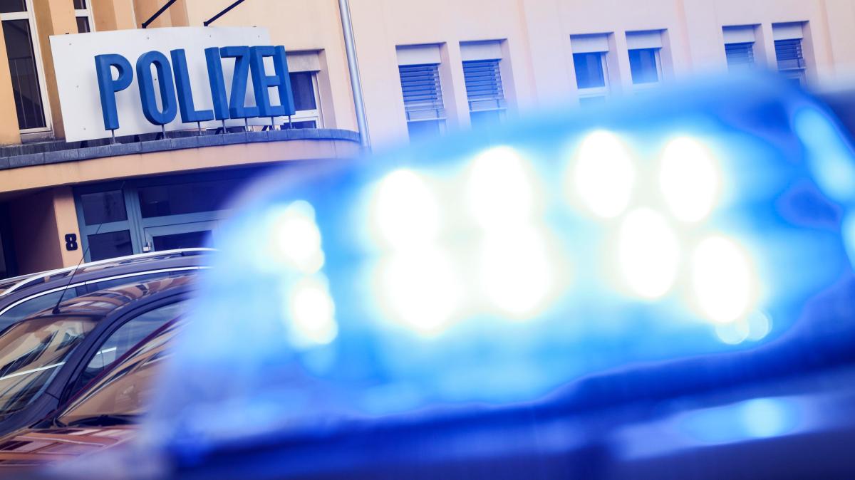 20-J-hrige-verletzen-sich-nach-Drift-Man-ver-auf-Parkplatz-in-Osnabr-ck-Schinkel