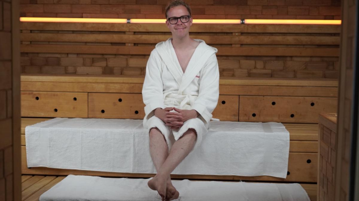 Sauna-Podcast-mit-Daniel-Danger-Hinter-den-Kulissen-sind-alle-vollkommen-nackt-