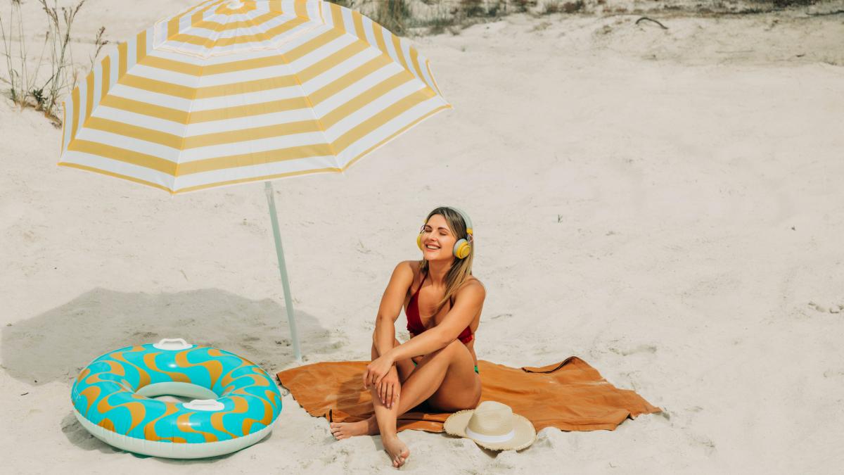 Diese-10-Lieder-sollten-in-keiner-Sommer-Playlist-fehlen