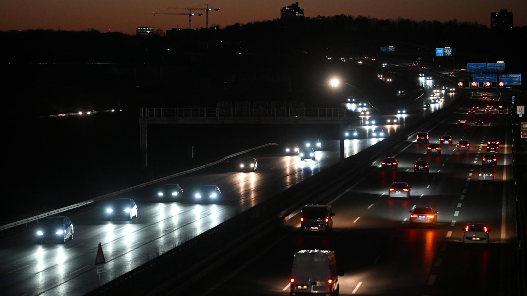 Mati pozabila sina najstnika na počivališču ob avtocesti