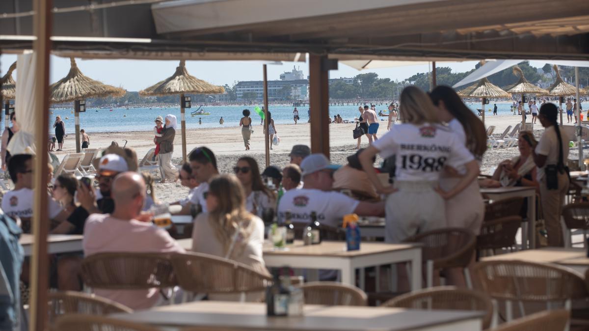 Neue-Sitten-in-Spaniens-Caf-s-Zeitbegrenzung-Mindestverzehr-und-hitzige-Debatten