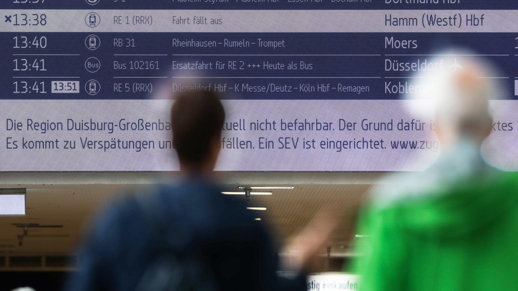 Sabotage: Hauptstrecke der Bahn lahmgelegt – Zahlreiche Linien betroffen