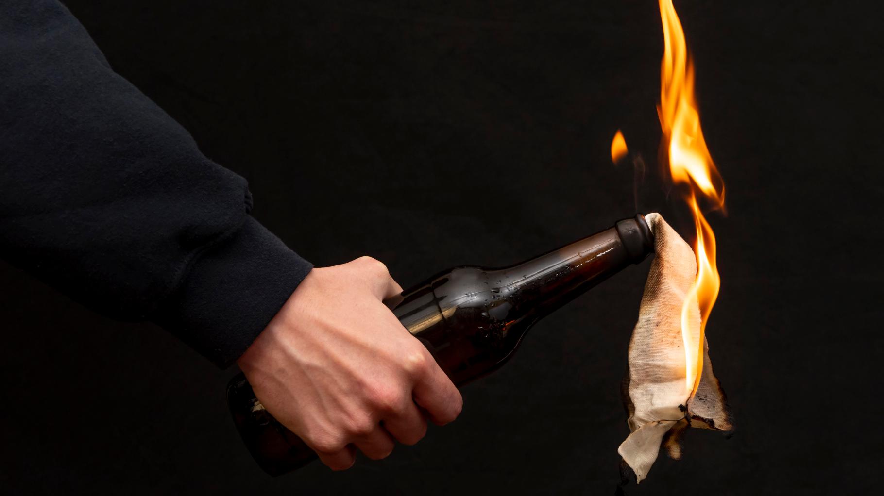 Unbekannte werfen Molotov Cocktail in Wohnhaus an Bremer Straße in Osnabrück