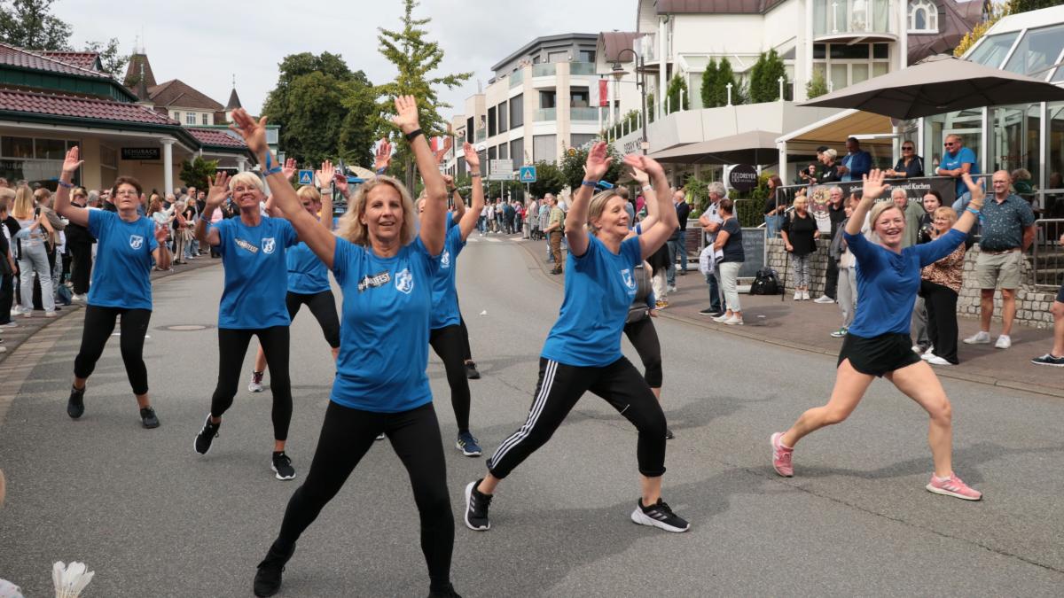 Heimatfest Bad Rothenfelde 2024: Höhepunkt mit Festumzug, Feuerwerk und Live-Musik!
