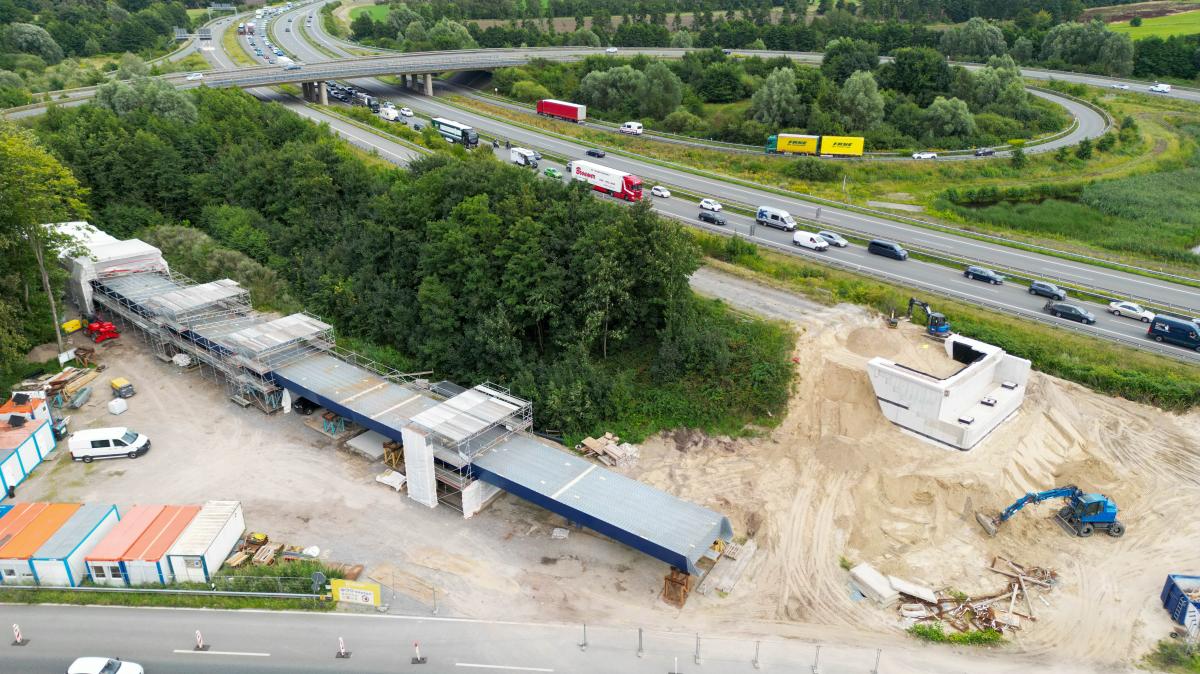 Delmenhorst motorway junction closed for bridge assembly