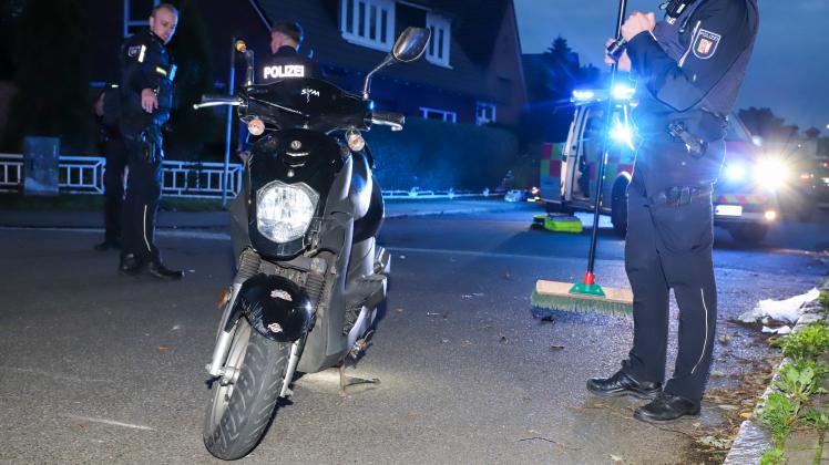 Für den Mopedfahrer endete der Unfall mit schweren Verletzungen. Er musste mit dem Rettungshubschrauber abtransportiert werden. 