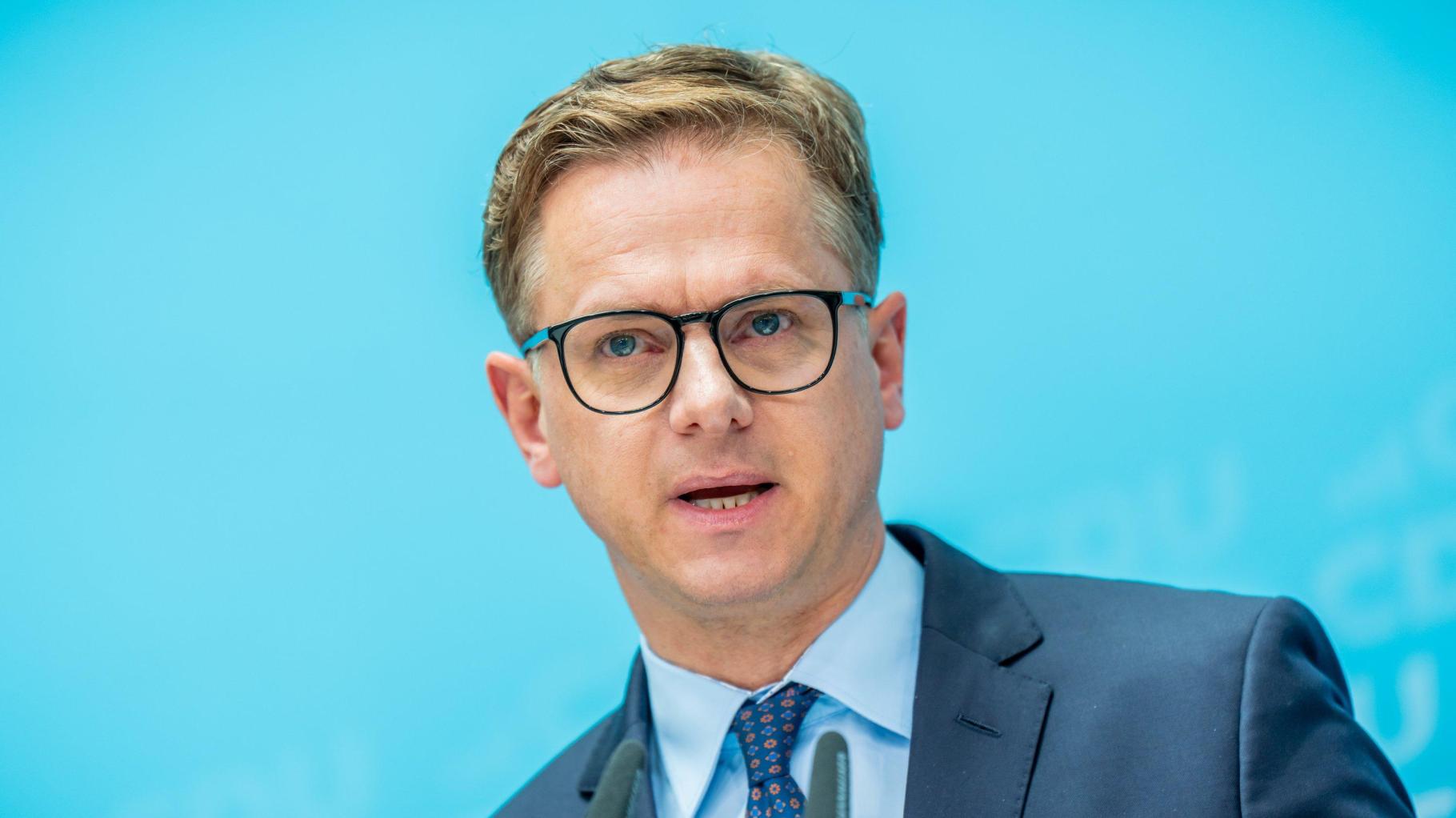 Linnemann ocenjuje razpoloženje v Nemčiji kot slabše od želenega in poziva k hitrejši akciji CDU