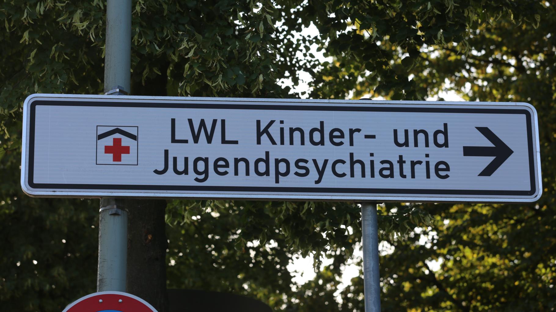 Messer-Attacke in Paderborner Jugendpsychiatrie: Neue Details zum Tathergang