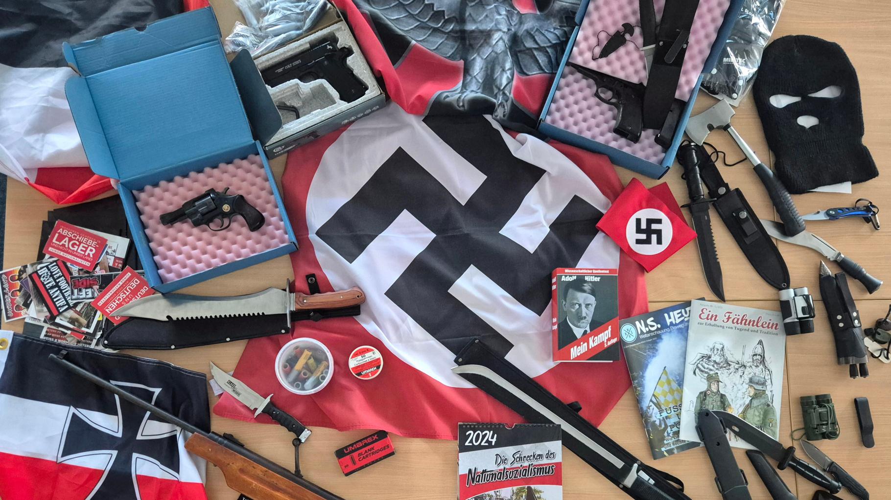 Razzia bei rechtsextremer Gruppe in Bremen: Waffen und Propagandamaterial beschlagnahmt
