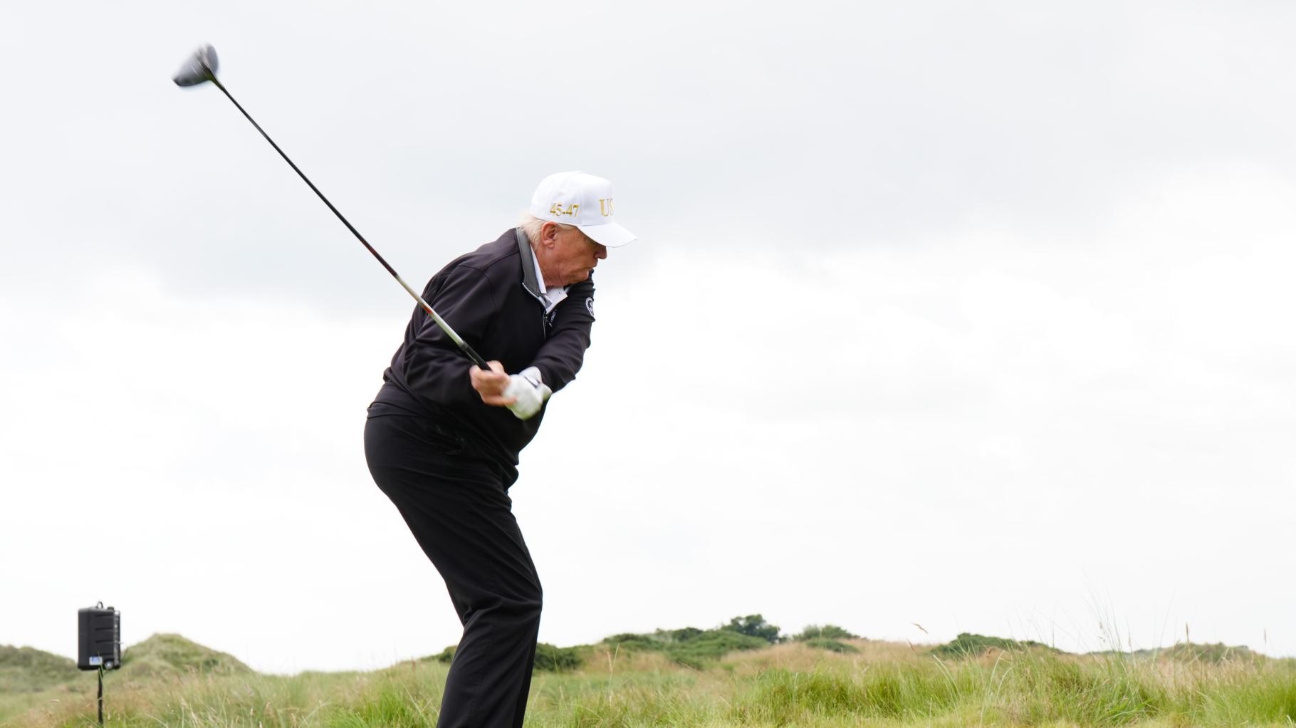 Selenskyj schenkt Trump den Golfschläger mit Wortspiel