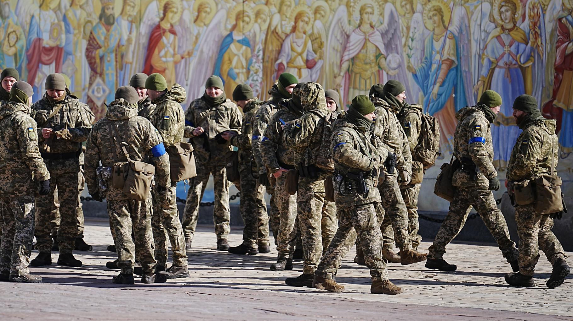 Mitten im Krieg: Warum die Ukraine jetzt junge Männer ausreisen lässt