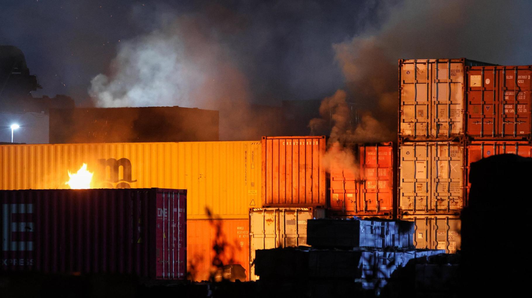 Nach Großbrand im Hamburger Hafen: Neue Explosionen in der Nacht