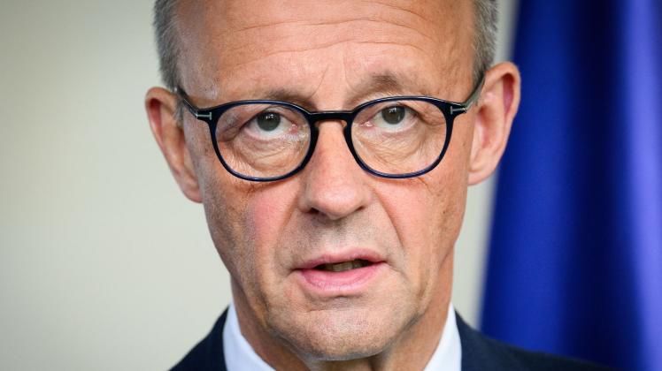 <p>Bundeskanzler Friedrich Merz (CDU) kommt zu einer Pressekonferenz nach der Sitzung des Sicherheitskabinetts zu den Konflikten im Nahen Osten im Bundeskanzleramt. (zu dpa: «Merz lehnt Steuererhöhungen ab»)</p>