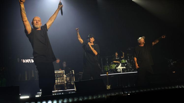 <p>Michael Thomas Dürr alias Thomas D (l-r), Michael Beck alias Michi Beck und Bernd Schmidt alias Smudo von den Fantastischen Vier. (zu dpa: ««Fanta Vier» liefern großes Theater in Braunschweig»)</p>