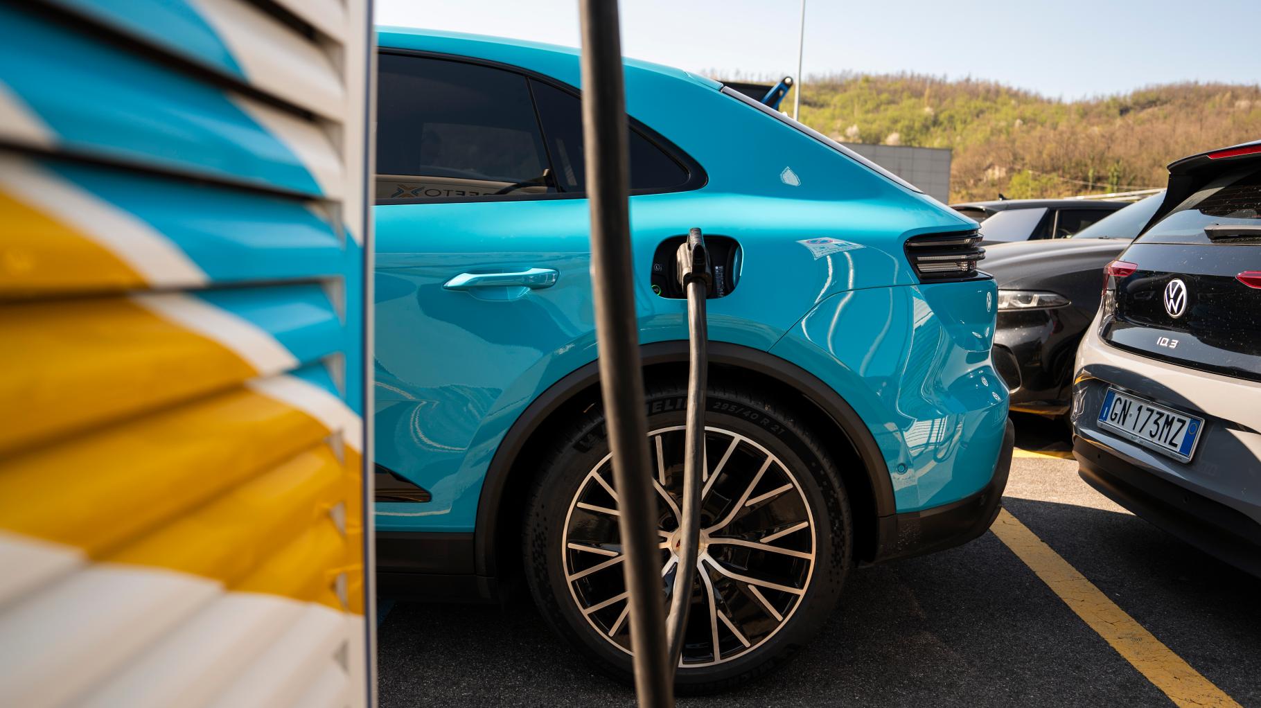 Warum das Preisgefälle zwischen E-Autos und Verbrennern weiter schrumpft