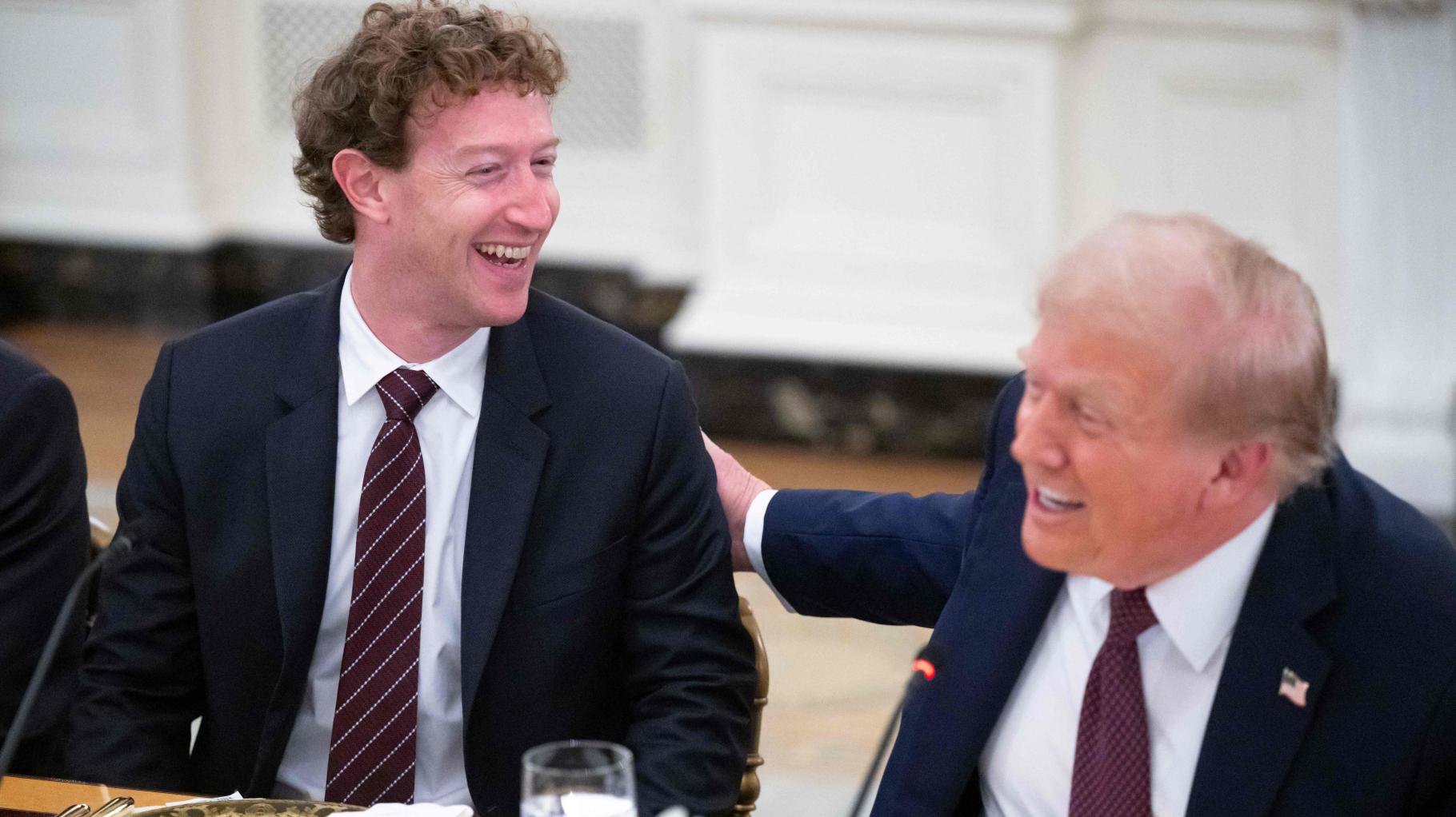 Dinner im Weißen Haus: US-Tech-Chefs überschütten Trump mit Lob – doch einer fehlt