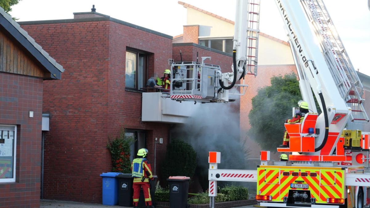 Küchenbrand in Kaltenkirchen: Feuerwehr rettet Bewohnerin
