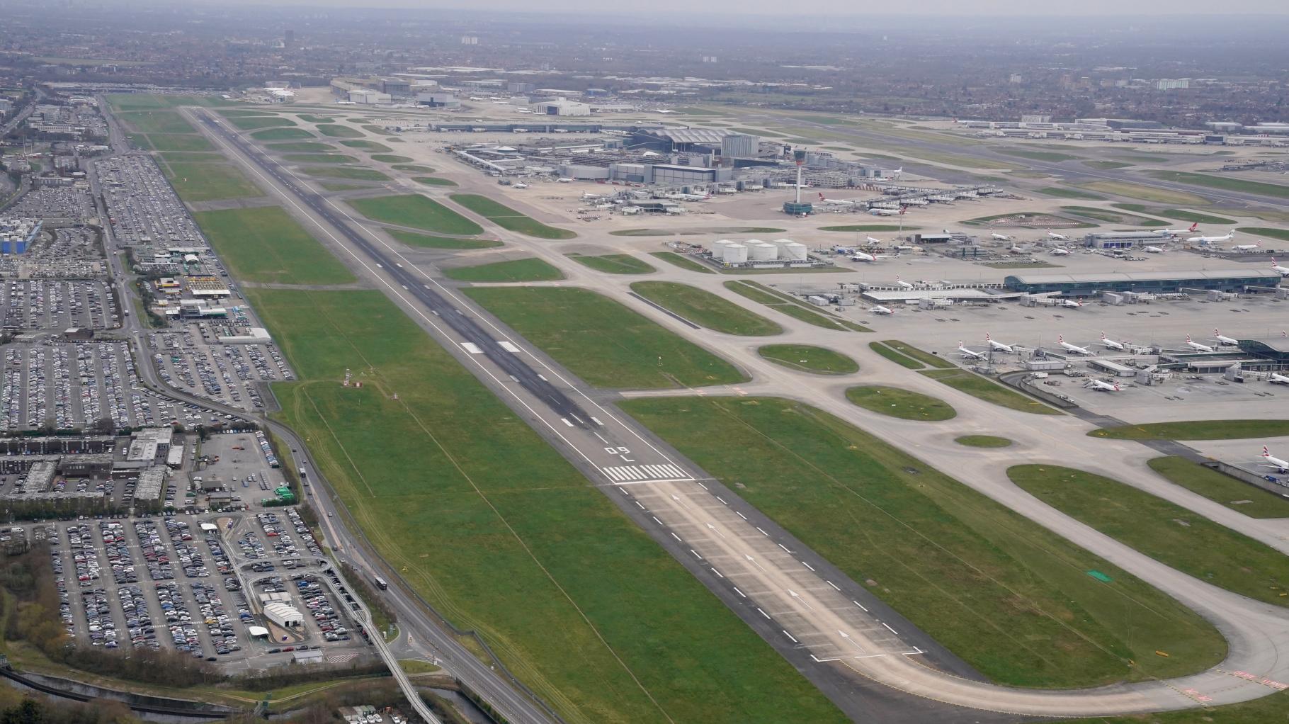 Großer Feuerwehr-Einsatz: Terminal am Flughafen Heathrow evakuiert