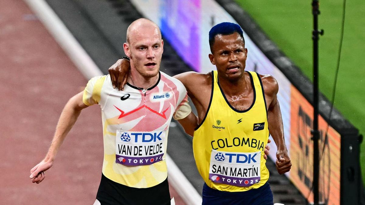 Gro-e-Geste-bei-der-Leichtathletik-WM-Athlet-dreht-um-um-Konkurrenten-zu-helfen