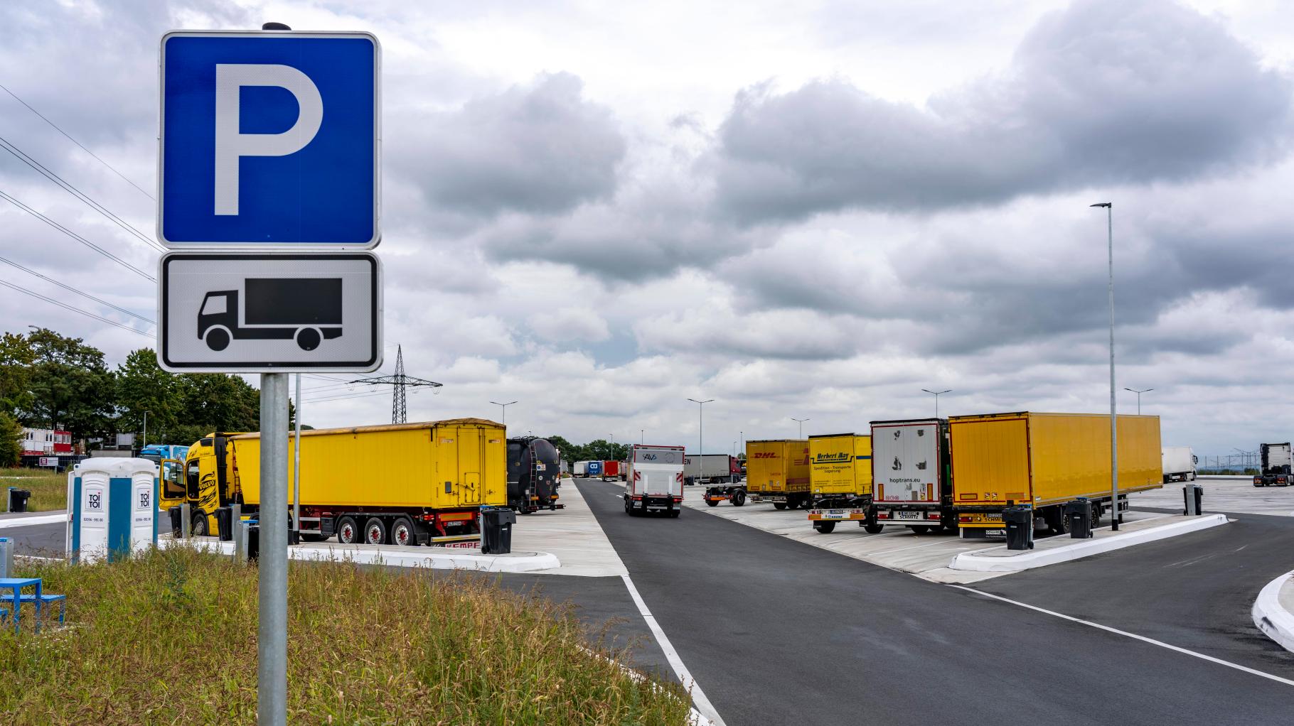 Žena na parkirišču ob avtocesti A7 pozabila moža