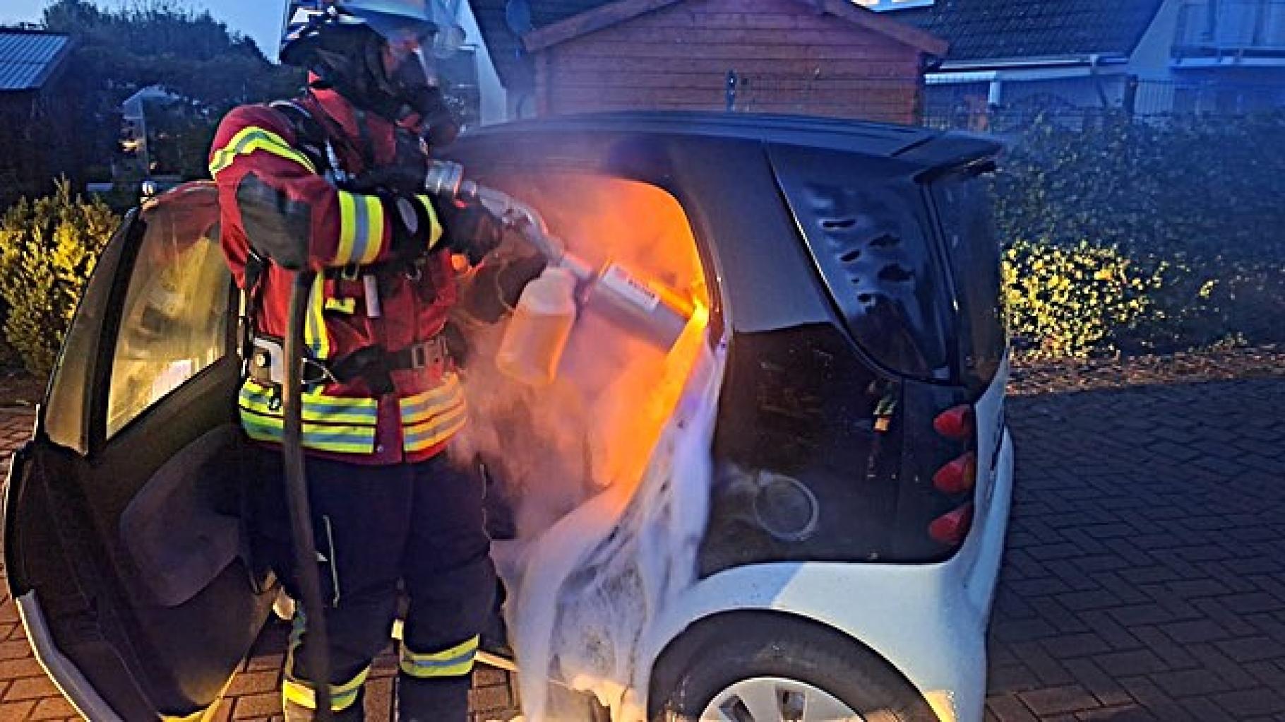 Feuerwehreinsatz in Quakenbrück: Auto brennt gleich zweimal an einem Abend