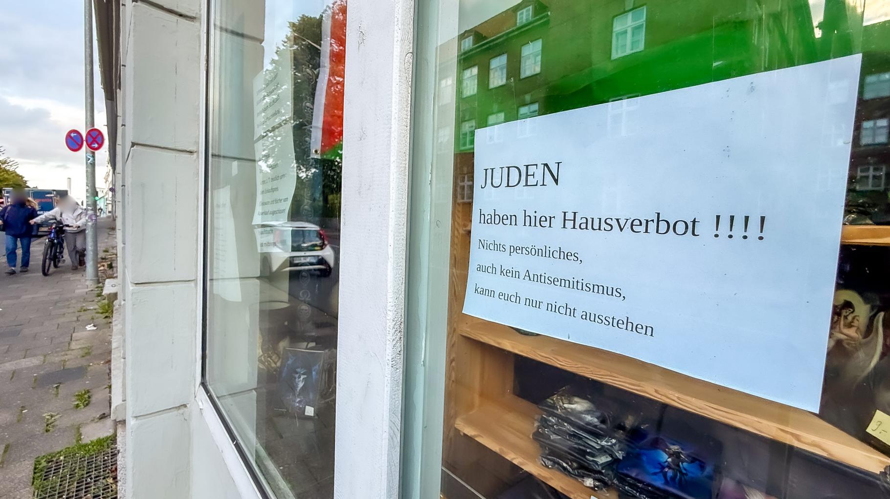 „Juden haben Hausverbot“: Entsetzen über antisemitisches Plakat in Flensburg